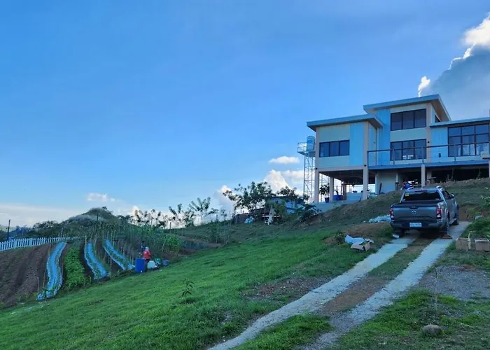 The Mountain A On A Foggy Farm Hill Hébergement de vacances Cebu