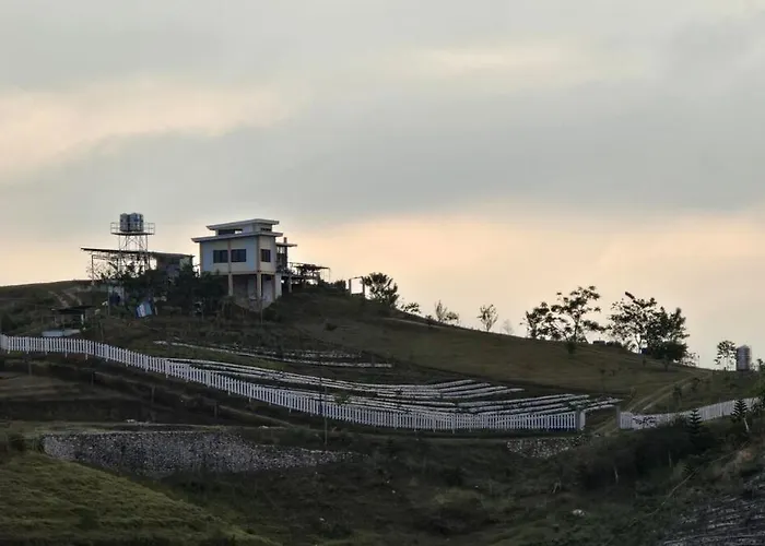 The Mountain A On A Foggy Farm Hill Hébergement de vacances Cebu