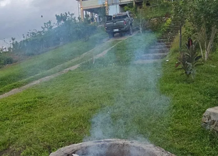 The Mountain A On A Foggy Farm Hill Hébergement de vacances Cebu